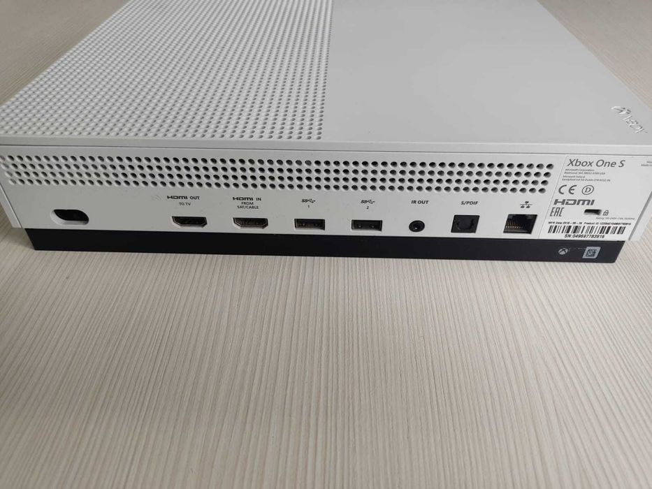 Поодам Xbox one S 1 Tb