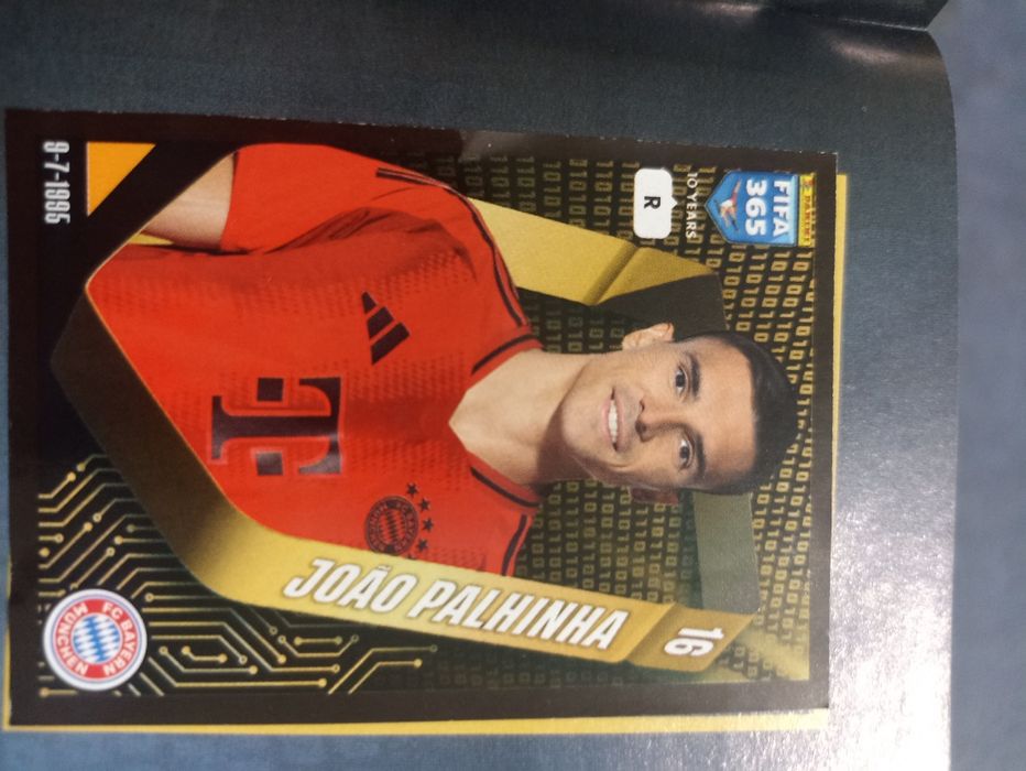 Продам альбом panini с 17 наклейками