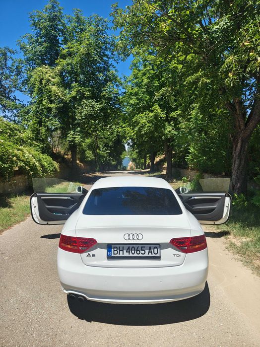 Vând Audi A5 coupe