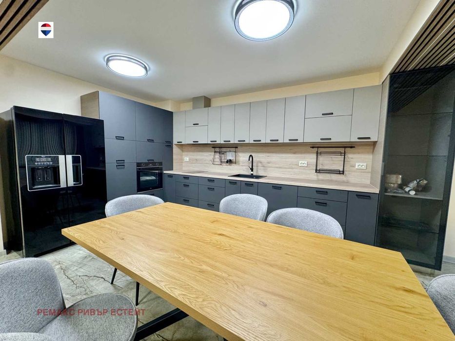 Дава се под наем Тристаен апартамент в Русе, Широк център - 110 кв.м за 790 € - Снимка #1