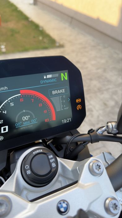 BMW F900R.