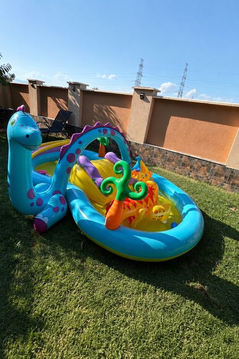Piscina gonflabila Intex Dinoland 57135NP, pentru copii, cu accesorii, 302 x 229 x 112 cm