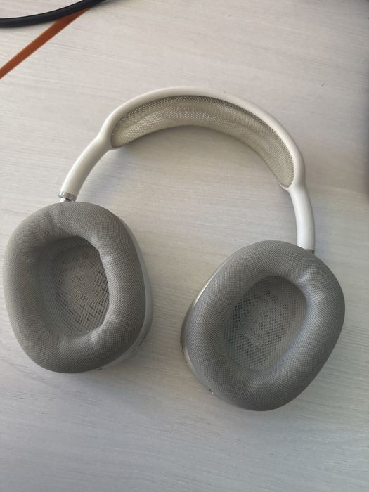 продам Airpods pro max без гарантии в коробке