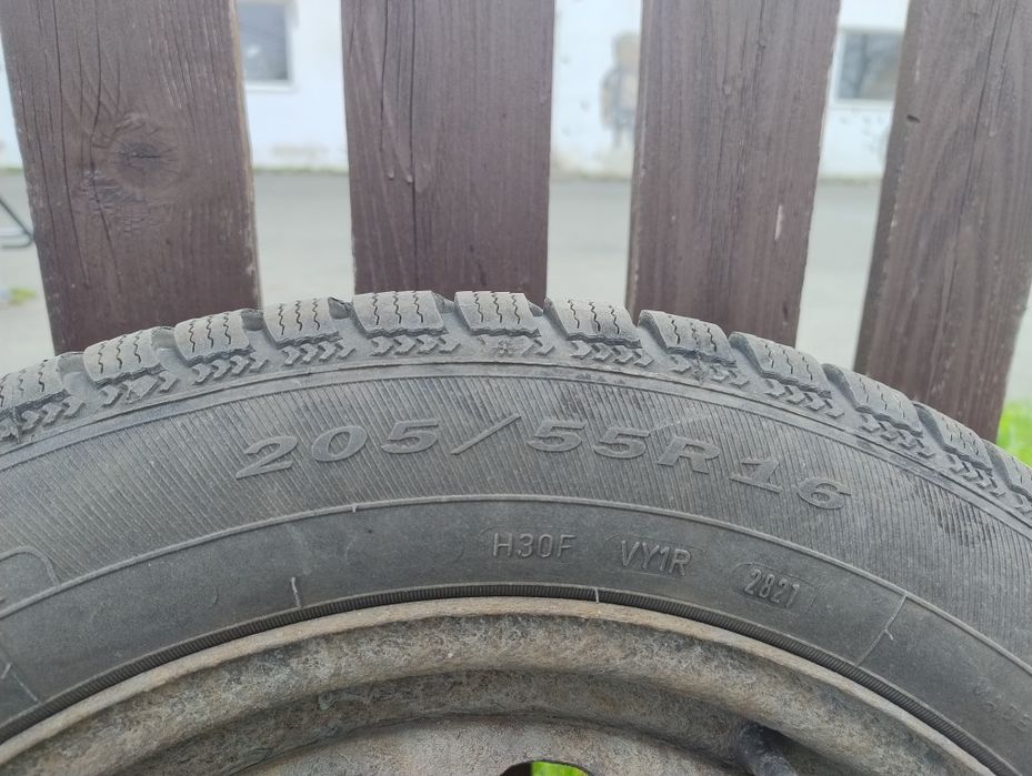 Vând 4 cauciucuri  cu jenti de tabla 205 55 R 16