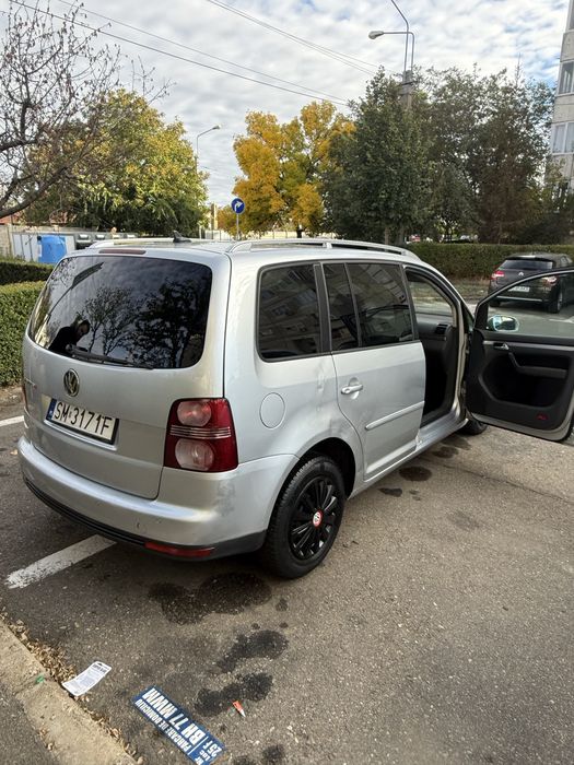Vand Volkswagen touran facelift  2.0 tdi 140cp manual 6 trepte. Clima trapa