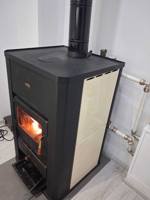 Камина Прити17Kw на твърдо гориво