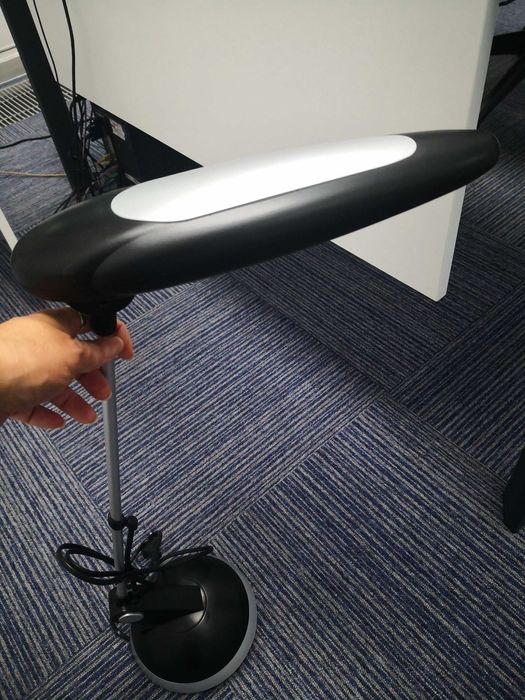 Лампу настольную