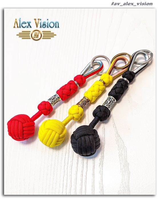 Стильный брелок из паракорда