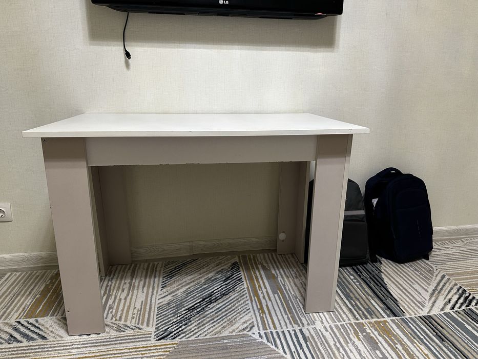 Продам стол кухонный