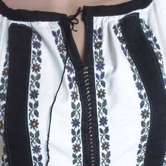 Costum popular RAR  lucrat manual zona Gorj sau Dolj  masura M