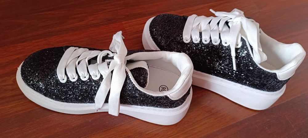 Дамски брокатени кецове