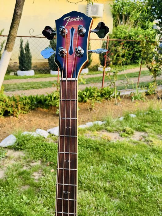 Chitară bas electro-acustică Fender cu combo