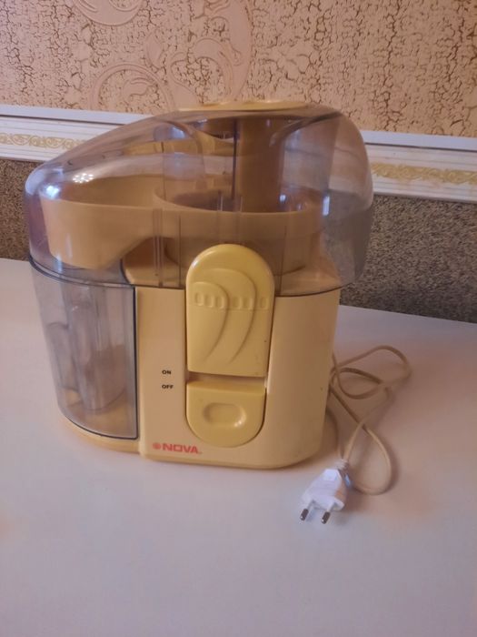 Соковыжималка б/у продается дешева