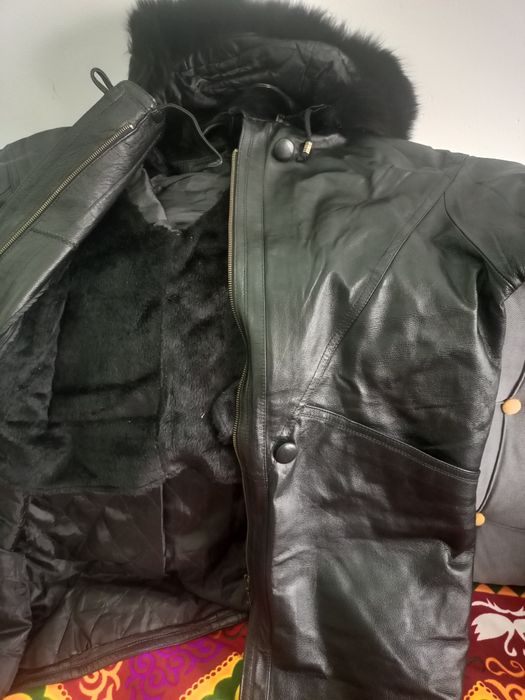 Продается женская кожаная куртка.