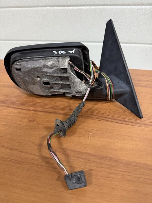 Правое боковое зеркало на бмв е38