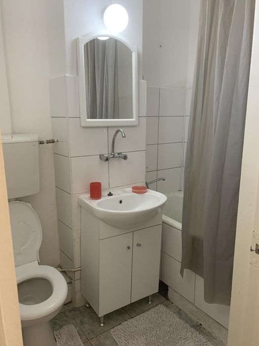 Închiriez garsonieră