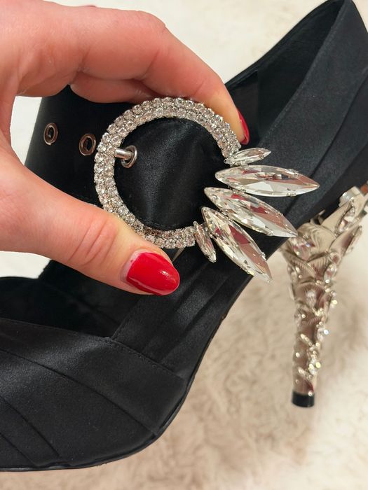 Елегантни обувки на ток Miu  Miu