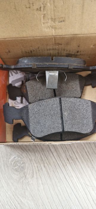 Колодки на авто передние