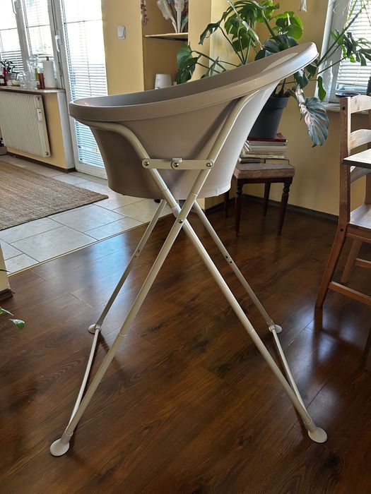 Snuggle вана със стойка