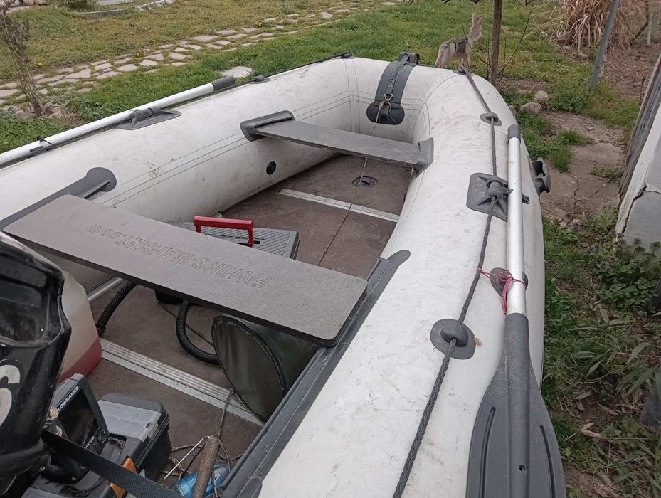 Риболовна лодка в комплект с колесар и сонар