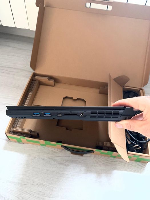 Laptop Gaming Gigabyte Aorus I7 , RTX 3070 ca si nou