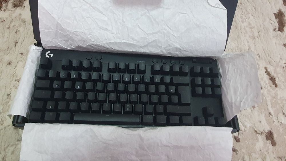 Tastatură logitech rapid nouă + mousepad logitech