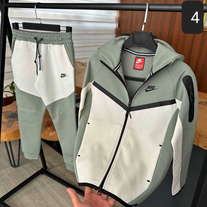 Trening Nike tech 8-16 ani