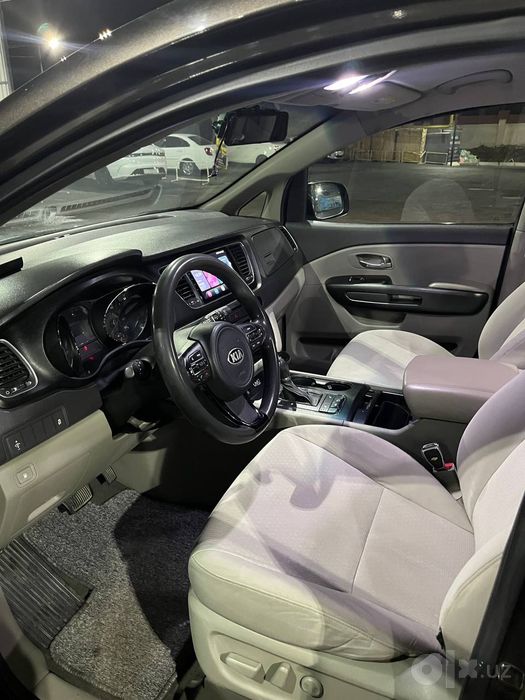 Kia Avtomobil Karnival