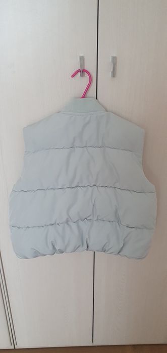 Zara тёплая жилетка.