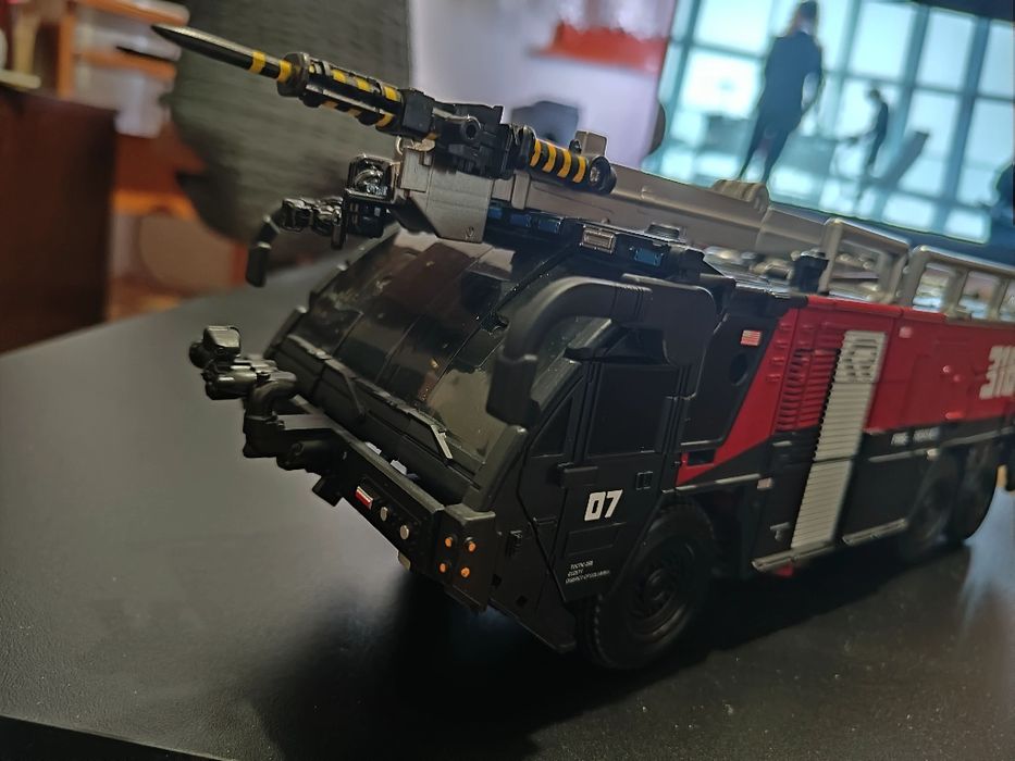 OV-01 BMB Оголемена Фигура на Sentinel Prime/Transformers