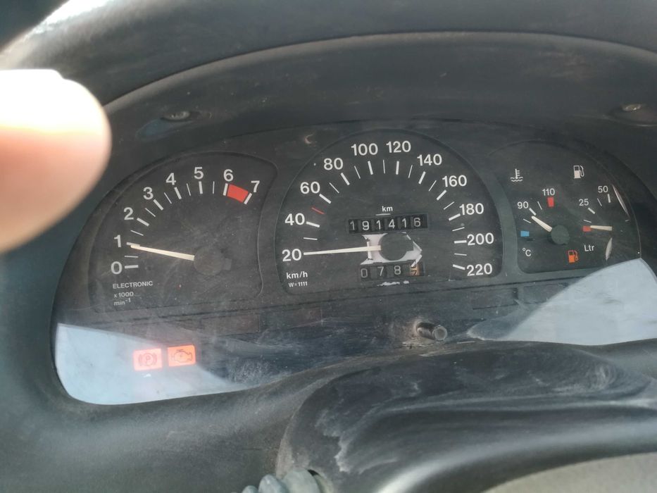 Продавам Опел Астра 1.6 моно чети цялата обява