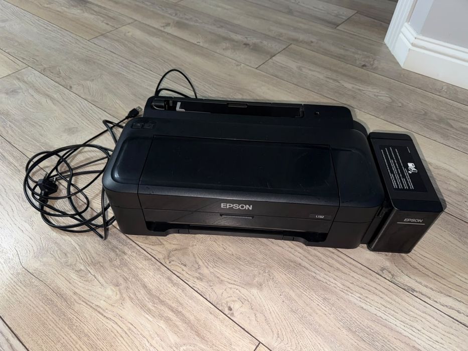 Продам принтер epson l132 реальному покупателю торг будет