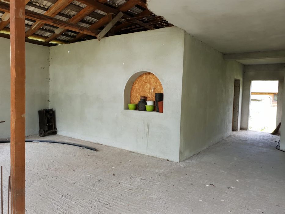 Vand casa la rosu
