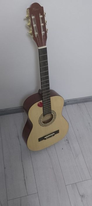 Vând chitara  Flame CG821 NT