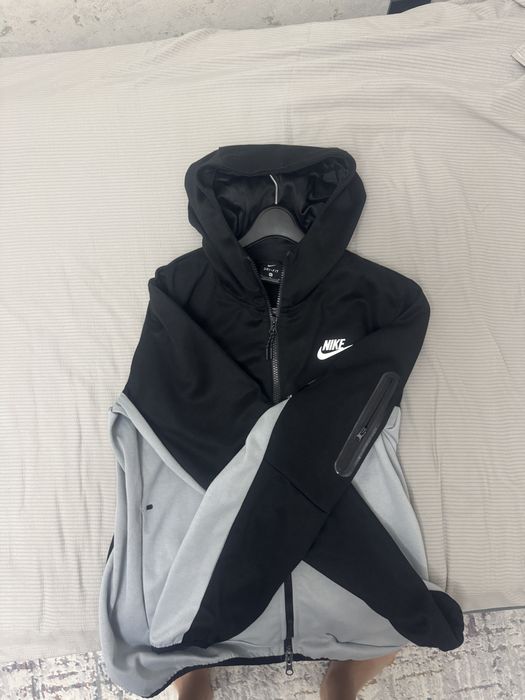 Продаю найк теч флис и ессентиалс