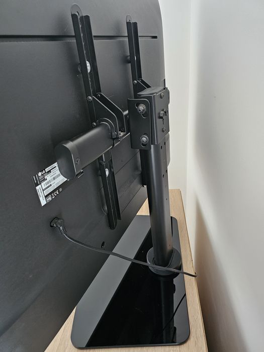 Vand televizor LG 4k, diagonala  108cm + suport tv