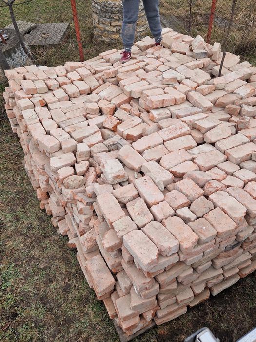 Vând caramizi utilizate