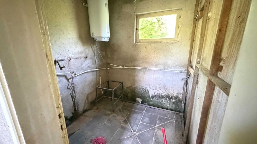 Продава се : Къща в село Буря
