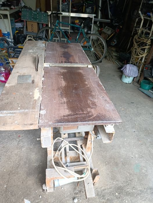 Vând circular cu masa fixa 220/380v
