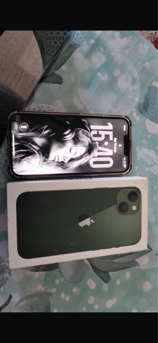 Продам айфон 13 с трешинами