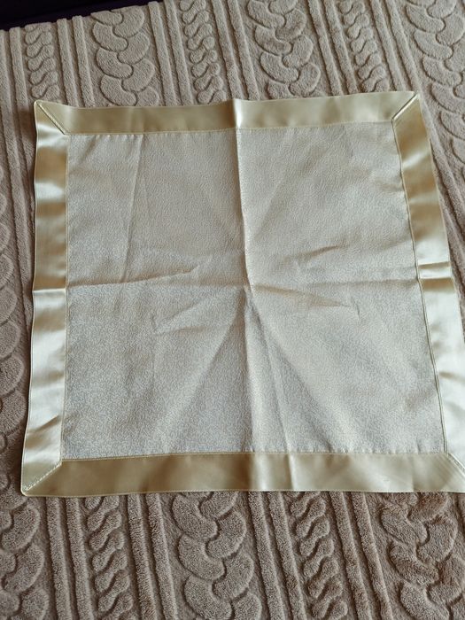 Сервировочные салфетки тканевые.