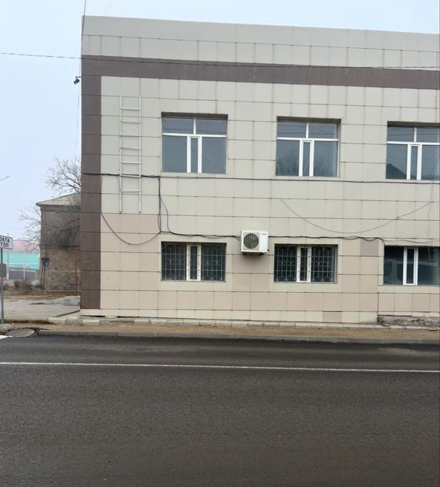 Двухэтажное здание отдельностоящее