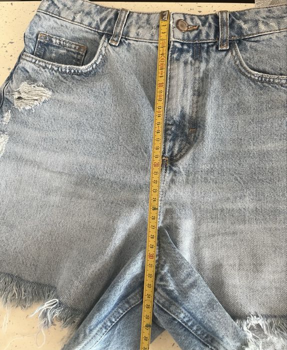 Pantaloni scurti Zara marimea M-L