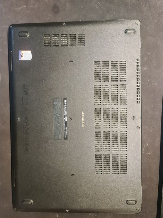 Vand laptop Dell Latitude E5490