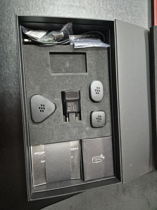 Продам Blackberry 9983