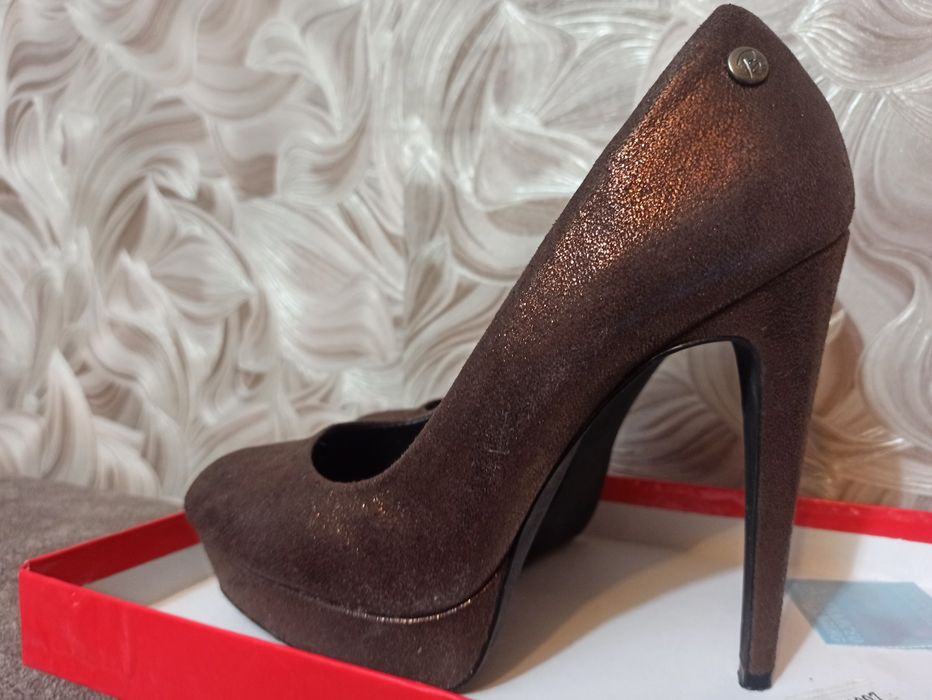 Туфли на каблуке