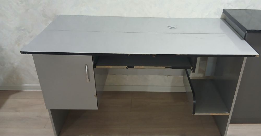 Компютер столи сотилади.холати яхши.нархи 300000