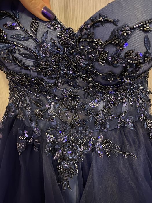 Синя бална рокля