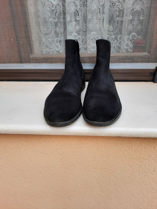 Botine din piele intoarsa neagra mărimea 38.