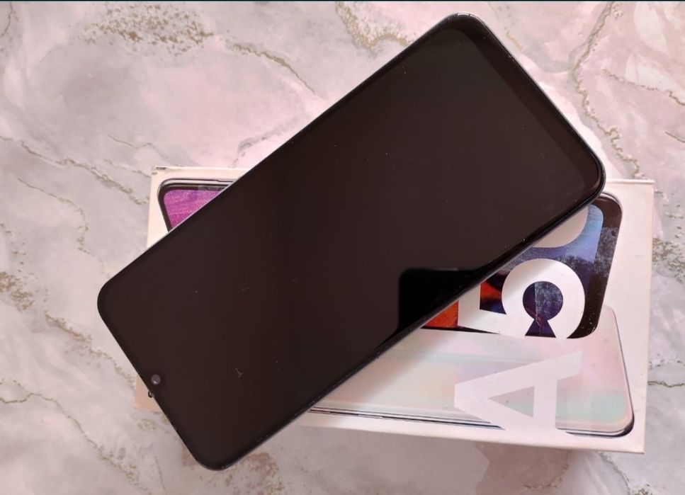 Продам Samsung A50  6/128gb